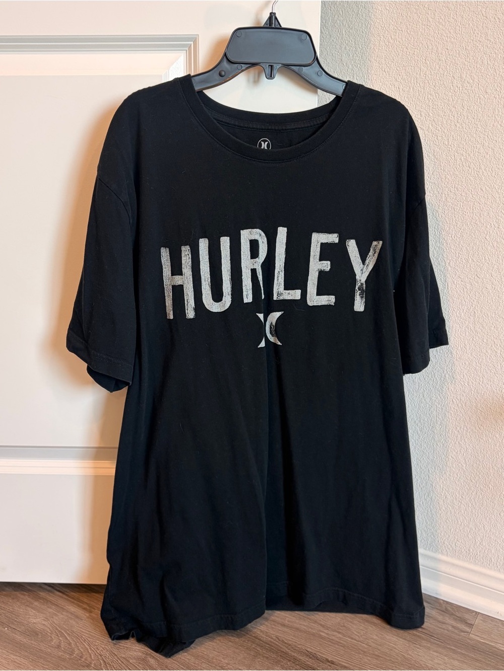 Hurley black tshirt